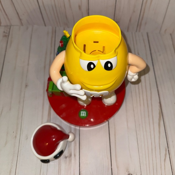 M&M man electronic candy dispenser - Picture 10 of 11